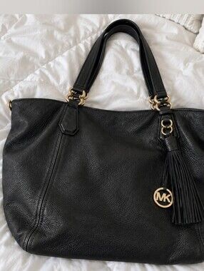 MICHAEL KORS Black Pebbled Leather Shoulder Bag. Gold Hardware. Like New.